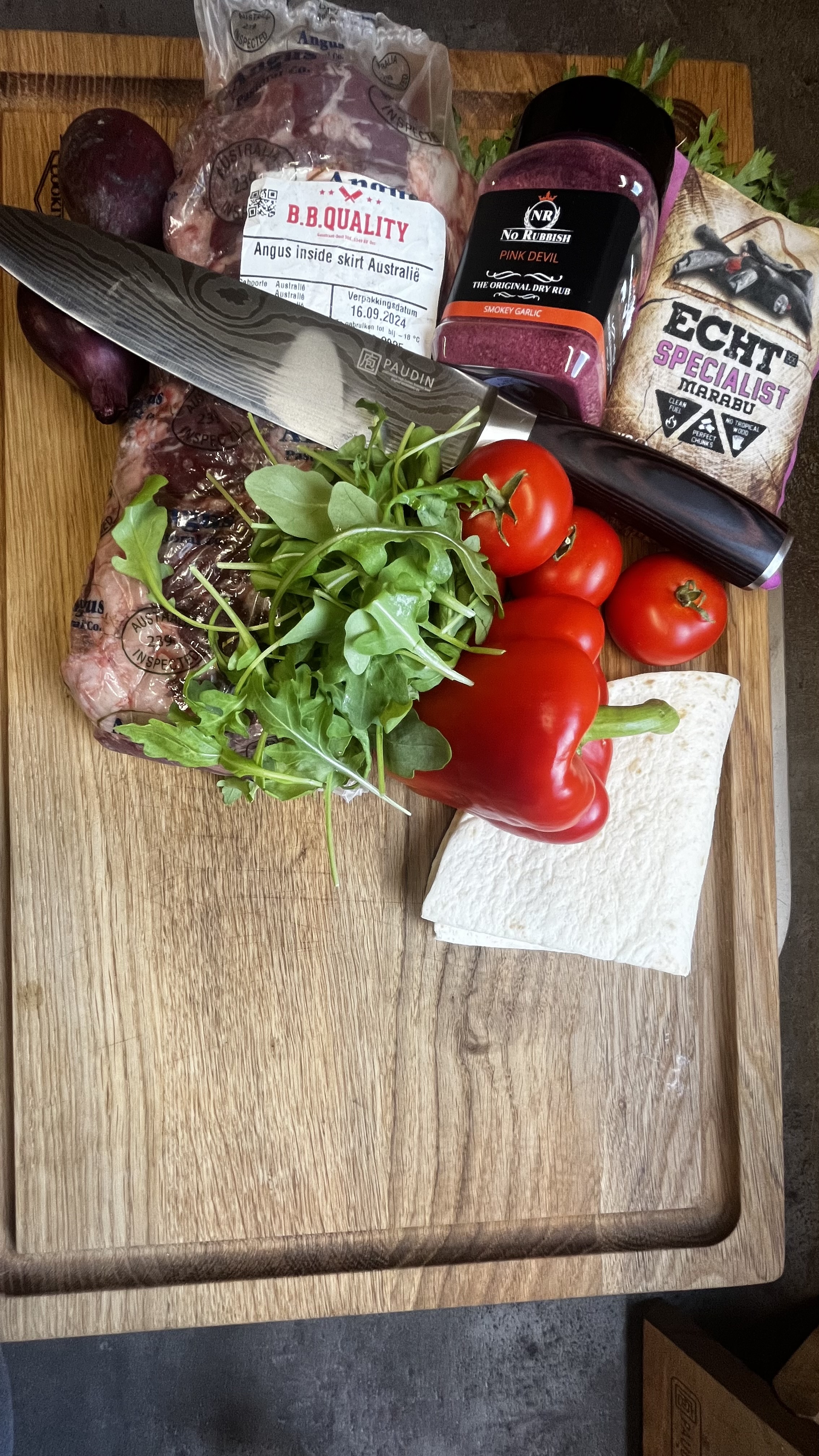Wrap met Angus Inside skirt en tomaten-ui salsa